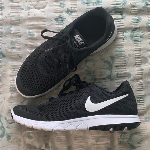 Nike Shoes - Nike flex run 6